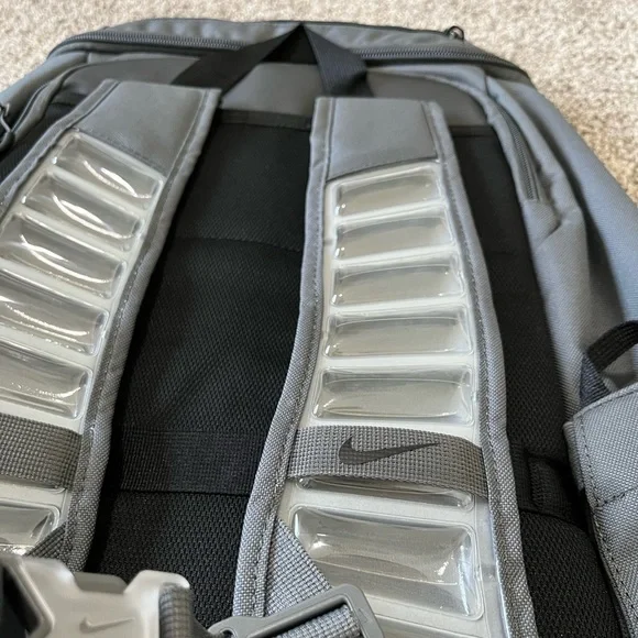 Authentic New Nike Varsity Elite Hoops Backpack Black Grey Basketball Bag - Picture 4 of 5